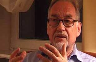 Mantan Diplomat Jerman: Ada Tiga Hal yang Membuat Saya Masuk Islam