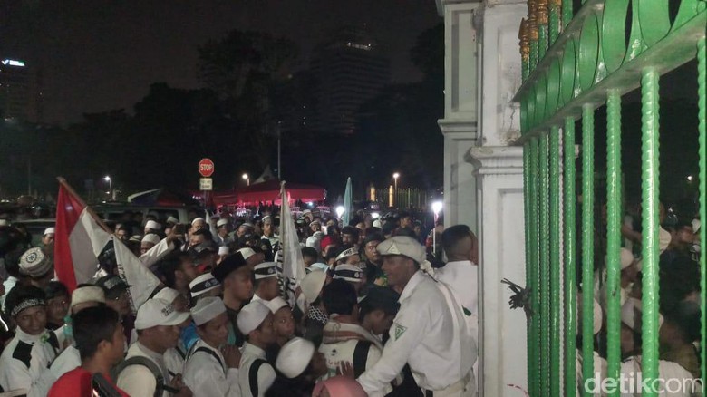 Hersubeno Arief: Arus Massa Reuni Mengalir Sejak Malam, Bisa Lebih Besar Dari Aksi 212