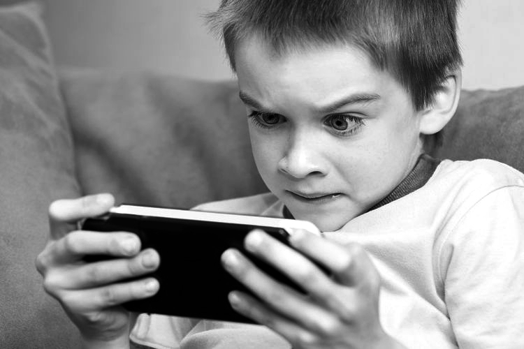 AWAS!!! 52% Anak Indonesia Terpengaruh Iklan di Internet