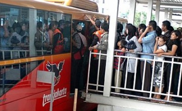 Tips Cegah Paparan Virus Corona di MRT, KRL atau Transjakarta