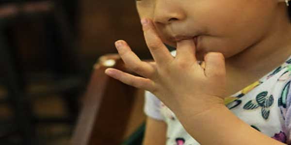Rahasia Di Balik Perintah Menjilati Jari Seusai Makan
