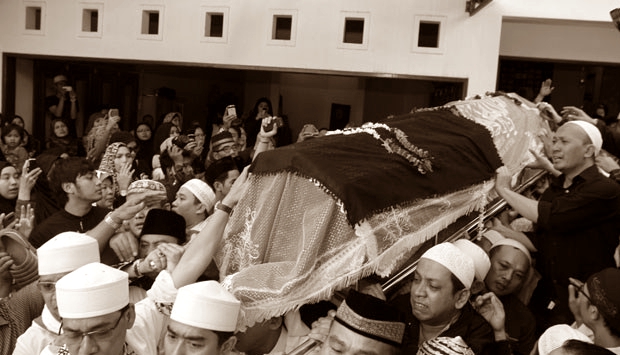 5 “Jangan” Ketika Mengantarkan Jenazah