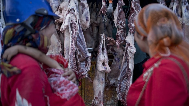 China Paksa Muslim Uigur Makan Babi, yang Menolak Dijebloskan ke Kamp-Kamp