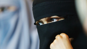 Guru Bercadar Dihukum 6 Bulan Penjara karena Potong Rambut Murid Tak Berjilbab