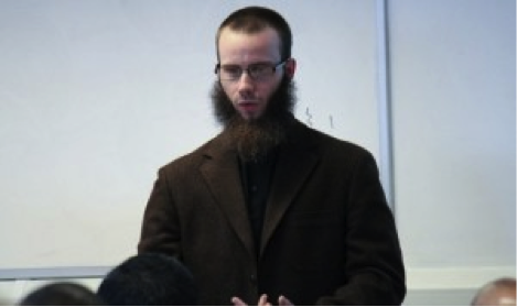 Yusha Evans  : Misionaris yang Masuk Islam Setelah Menantang Khatib