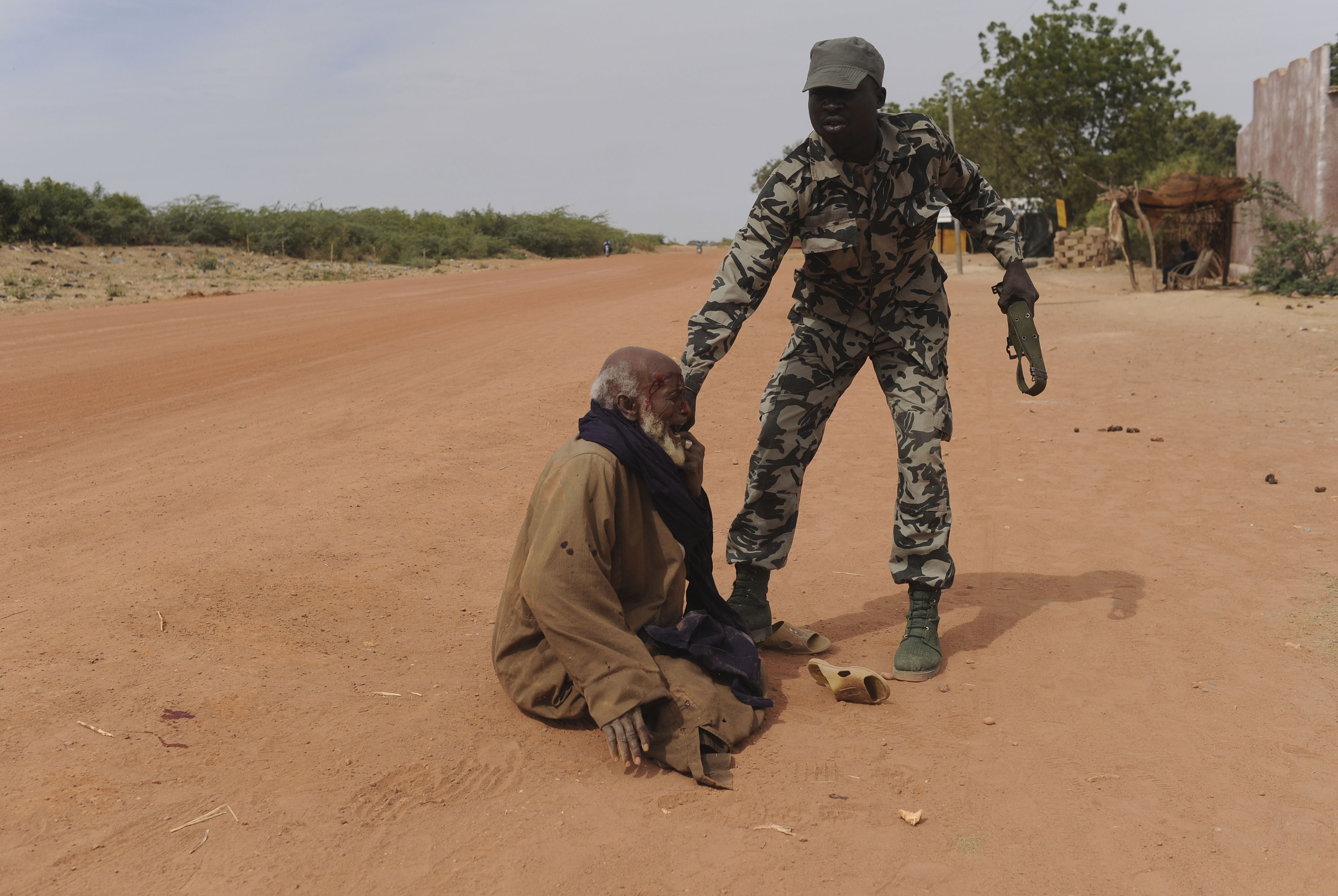 Mali Utara : Pembunuhan Etnis Arab dan Tuareg oleh Militer Mali