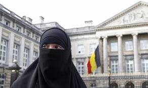 Pengadilan Belgia Membatalkan PHK Karyawati Berjilbab  