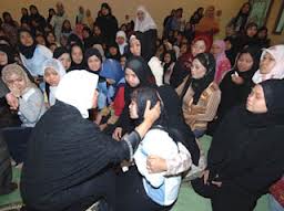 Selamatkan Perempuan dari Jeratan Kapitalisme  