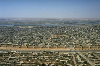 Pejuang Suriah Kuasai Kota Raqqa, Turunkan Patung Hafiz al-Assad