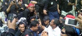 Ketika Dahlan Ikut Demo Buruh, Menuai Kritikan