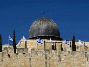 Ironis, Masjid Al-Aqsa Di Kelilingi Bendera Zionis  