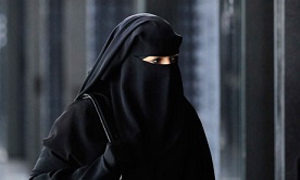 Di Prancis, Seorang Muslimah Diserang Hanya Karena Bercadar, Hingga Kehilangan Bayinya