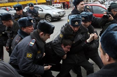Rusia Lakukan Razia atas Muslim saat Sholat Jumat di Masjid, 300 Muslim di Tahan