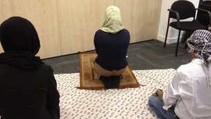 Masjid Kontroversial di Inggris ,Yang Membolehkan Wanita Sebagai Imam, dan Mengakomodasi Gay