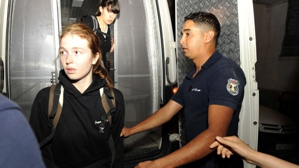 Tiga Wanita Femen , Pendemo Topless Dilepaskan Di Tunisia