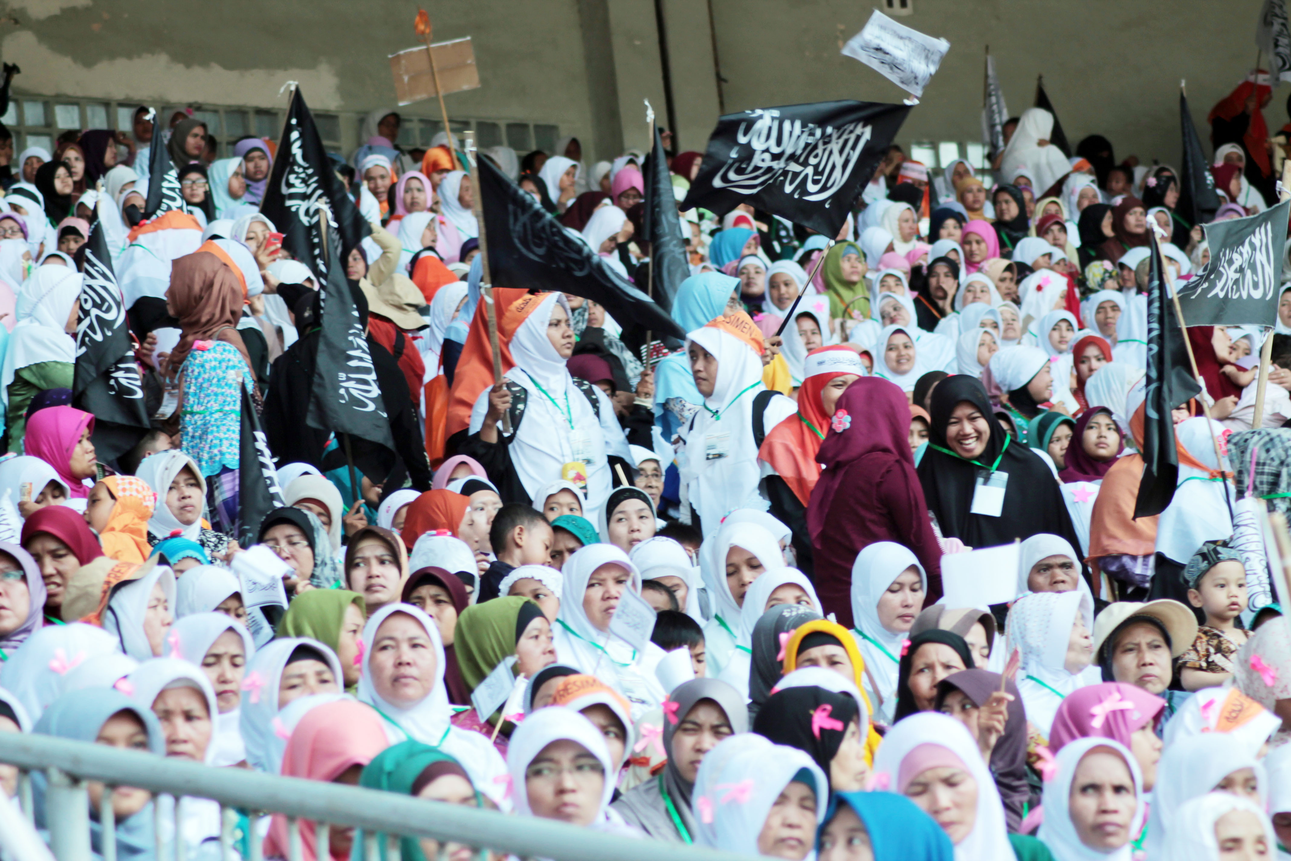 Syariah dan Khilafah Berkumandang di GBK Jakarta