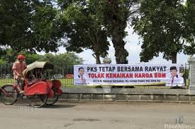 MenKum Amir Syamsudin Tantang PKS Untuk Pasang Spanduk Anti Korupsi