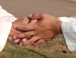 Ingin Rezekinya Diperluas? Hubungkanlah Tali Silaturahim...