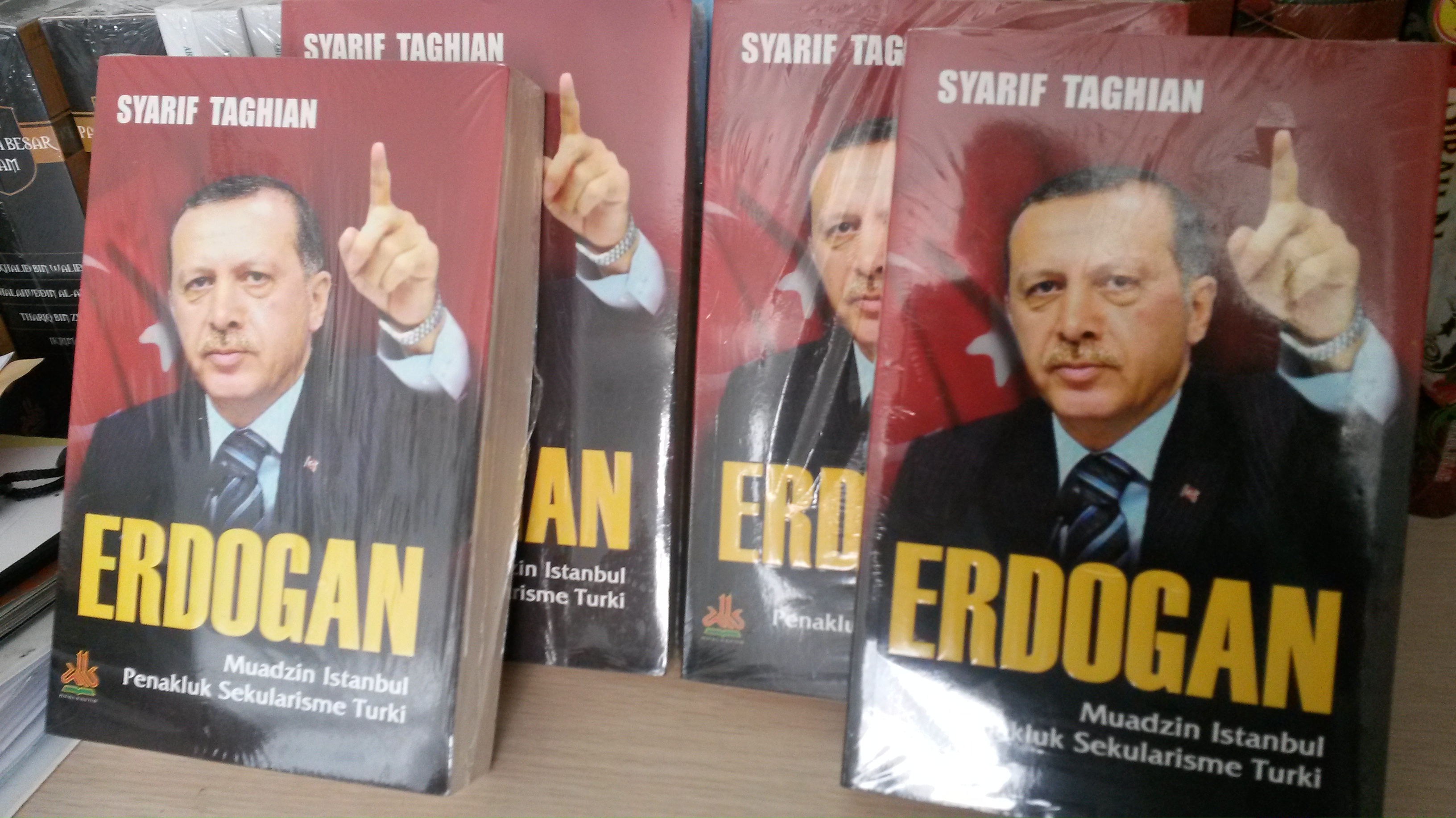 Resensi Buku : Erdogan , Sang Muadzin Istanbul Penakluk Sekularisme Turki