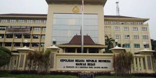 Polisi Salah Asuh   