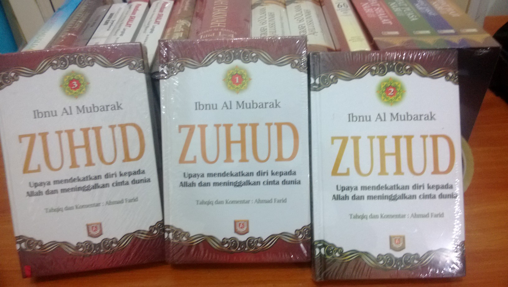 Resensi Buku : Inilah Kitab Zuhud yang Disusun Ulama yang Pengusaha, dan Mujahid - Dialah Ibnu Al Mubarak