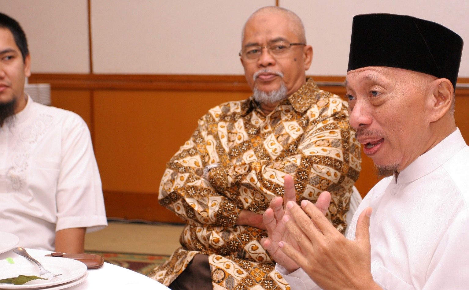 KH Abdul Wahid Alwy: Untuk Ahok, Susan, dan Rihanna , Amal Mereka Bagai Debu