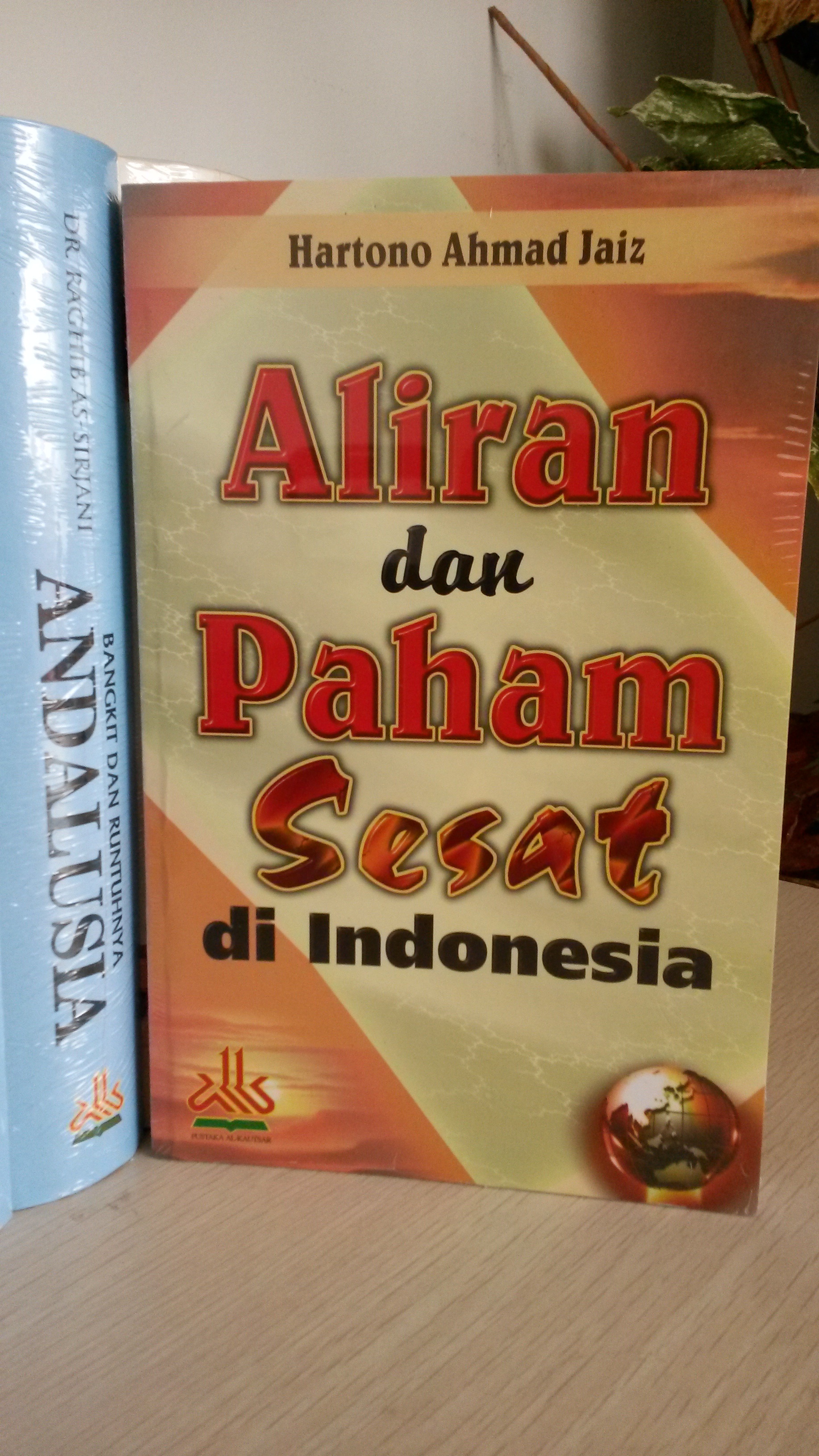 Resensi Buku : Apa dan Siapakah Aliran dan Paham Sesat di Indonesia, Bacalah Ini...