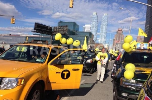 Lambang 4 Jari Rabi'ah Penuhi Langit Kota New York Amerika Serikat