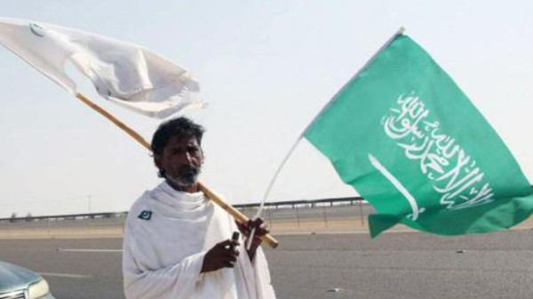 Seorang Jamaah Haji Asal Pakistan Menempuh 6000 km Ke Makkah Dengan Berjalan Kaki
