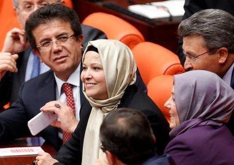 jilbab di parlemen turki