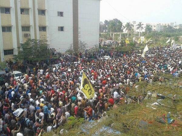 Mahasiswa Al-Azhar:" Tidak Ada Aktivitas Perkuliahan Selama Darah Rakyar Mesir Begitu Murah"   