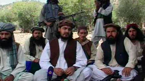 File still image taken from video shows Pakistani Taliban chief Hakimullah Mehsud with other militants in South Waziristan