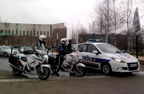 Polisi Paris Bubarkan Aksi Unjuk Rasa Di Depan Gedung Konsulat Mesir 