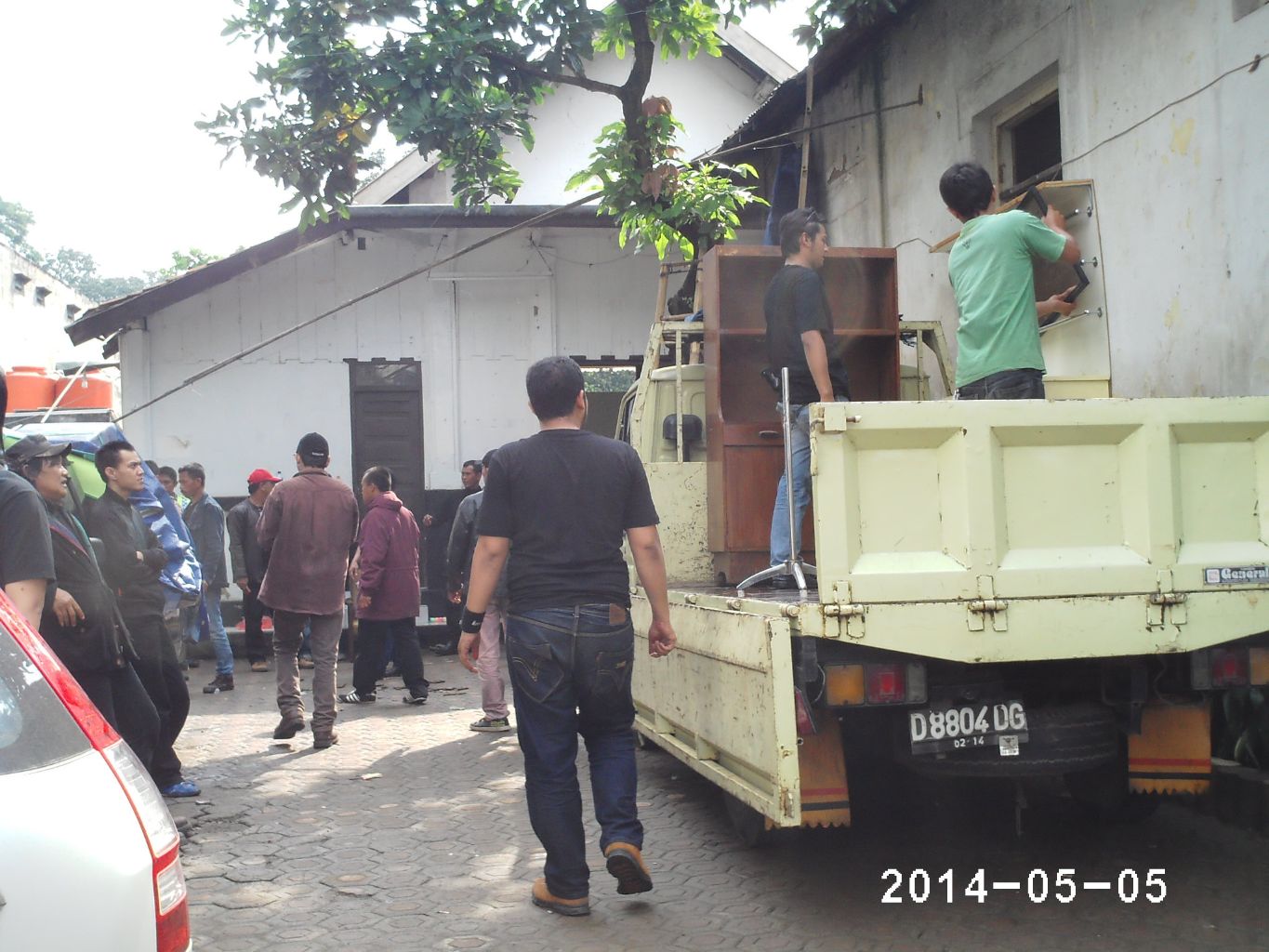 Perusakan Masjid Nurul Ikhlas Cihampelas oleh Segerombolan Preman Bertato