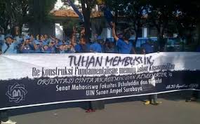 Spanduk ‘Tuhan Membusuk’ di UIN Surabaya, Kesombongan Luar Biasa