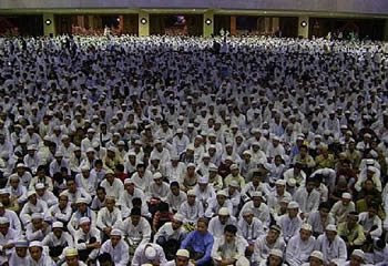 Malam Tahun Baru, Ikut Ahok atau ikut Barisan Allah swt?