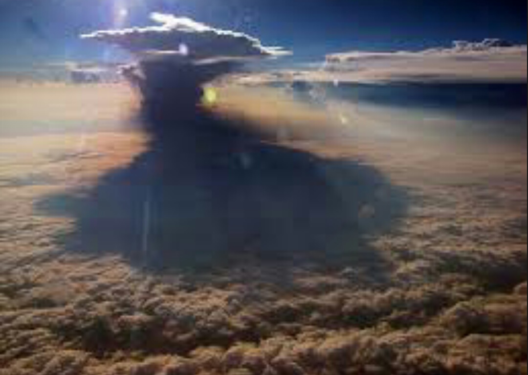Apa yang Dirasakan Penumpang Pesawat Bila Masuki Awan Cumulonimbus