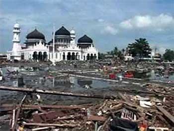 Kisah Menakjubkan Seorang Mualaf: Pria Ini Melihat Sesuatu yang Aneh Saat Tsunami Aceh