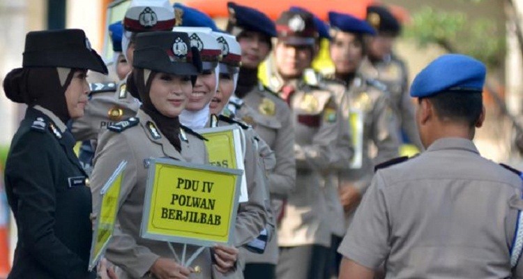 MUI Riau Desak Polwan Diperbolehkan Pakai Jilbab