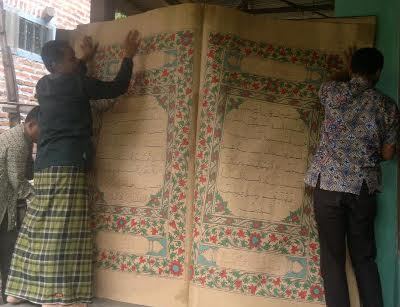 Al-Quran Raksasa Sidoarjo Akhirnya Dibakar