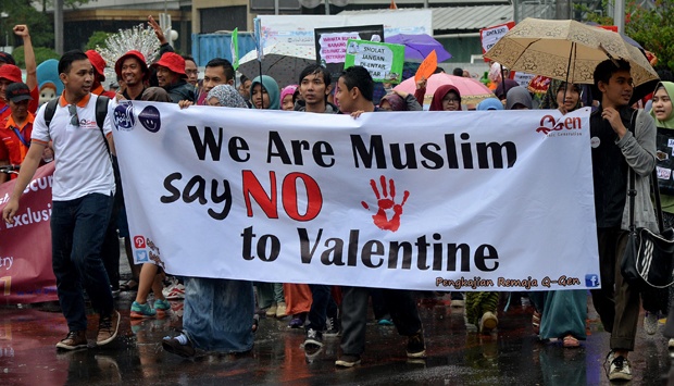 Pelajar Bandung: "Cuma yang Norak dan Kampungan aja yang Valentinan!"