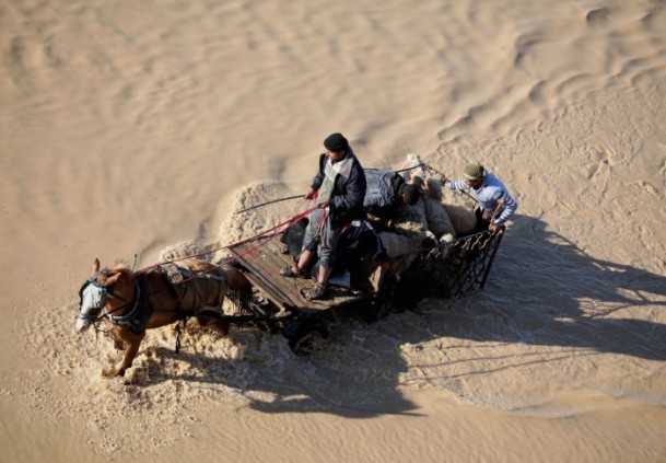 banjir gaza tengah 11