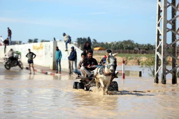 banjir gaza tengah 13