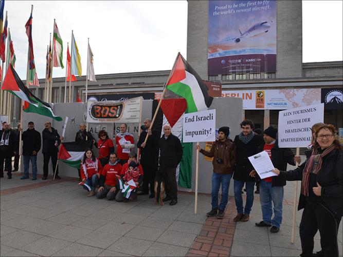 ITB 2015 - replika tembok pembatas israel