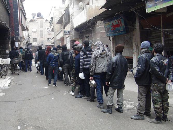 antrian makanan warga Suriah 5