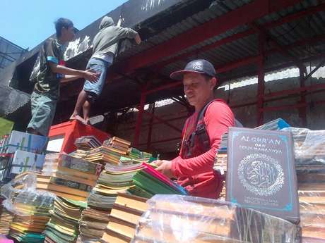 Allahu Akbar! Ribuan Mushaf Quran Selamat Dari Kebakaran Pasar Johar Semarang
