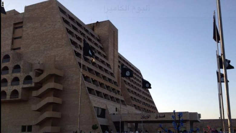 alwarisinXhotelX-