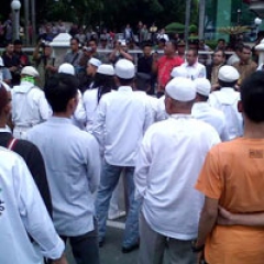 Kasus Pecat Security Sholat Jumat, Bank Danamon Medan Didemo Puluhan Umat Islam