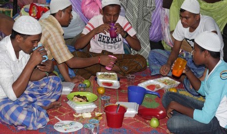 Pengungsi Muslim Rohingya Bersyukur Bisa Jalankan Puasa di Indonesia