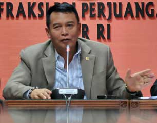 Fenomena #KaburAjaDulu Mengkhawatirkan, TB Hasanuddin: Lapangan Kerja di Dalam Negeri Makin Sulit